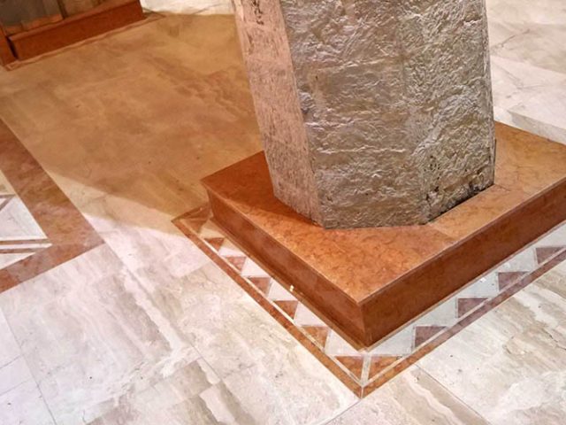 Облагање стуба са две врсте камена