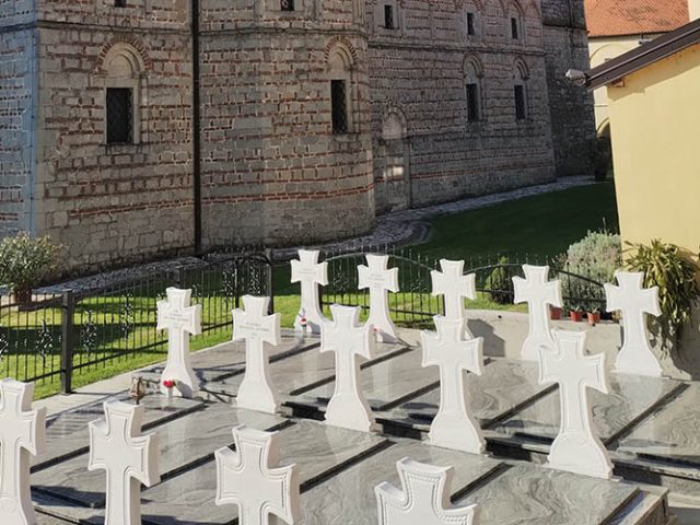 Реконструкција комплетног манастирског гробља