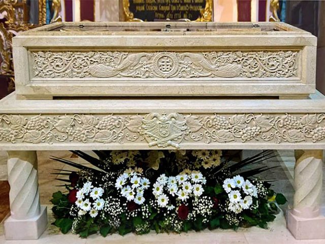 Камени кивот