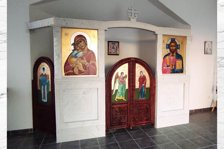 https://kavalakamen.rs/wp-content/uploads/2023/12/Crkva-Svetog-Justina-Popovica-Mandjelos-kameni-ikonostas-2.jpg