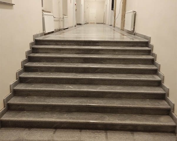 Stepeniste i podovi hodnika Informativna sluzba SPC Zemun (3)