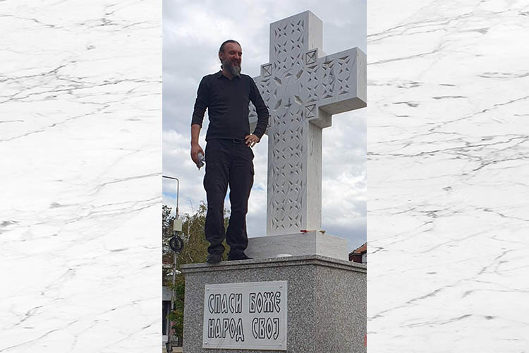 Zastita kamenog krsta na trgu u Loznici