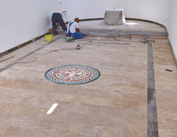 crkva svetog marka vranje kameni pod sa intarzijama i kameni tronovi za ikone (11)