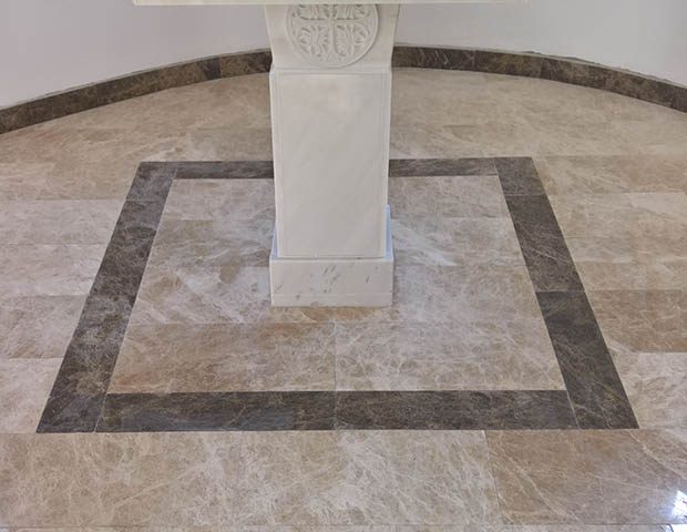 crkva svetog marka vranje kameni pod sa intarzijama i kameni tronovi za ikone (6)