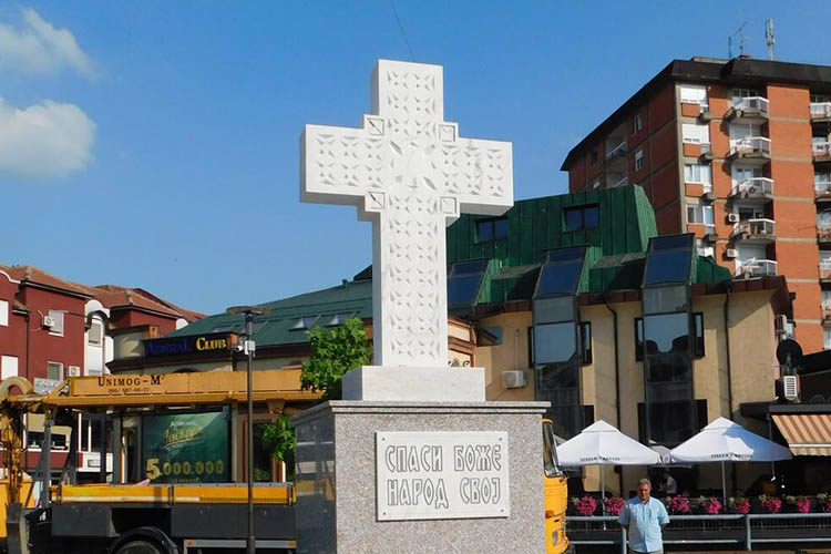 kameni krst trg Loznica (3)