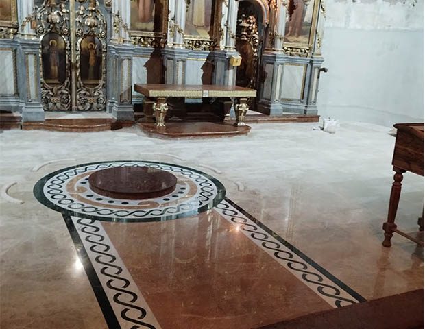 Камени под са интарзијама манастир сремска раваница иконостас