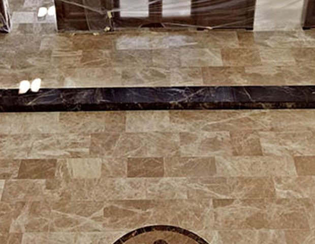 Манастир Средиште интарзије камени под 1