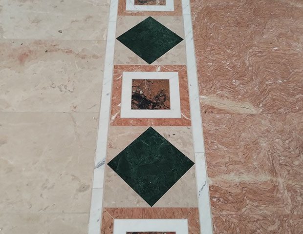 Под са интарзијама црква светог Георгија у Јарку