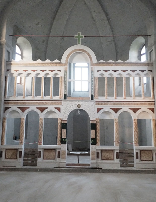 Камени иконостас седам врста мермера