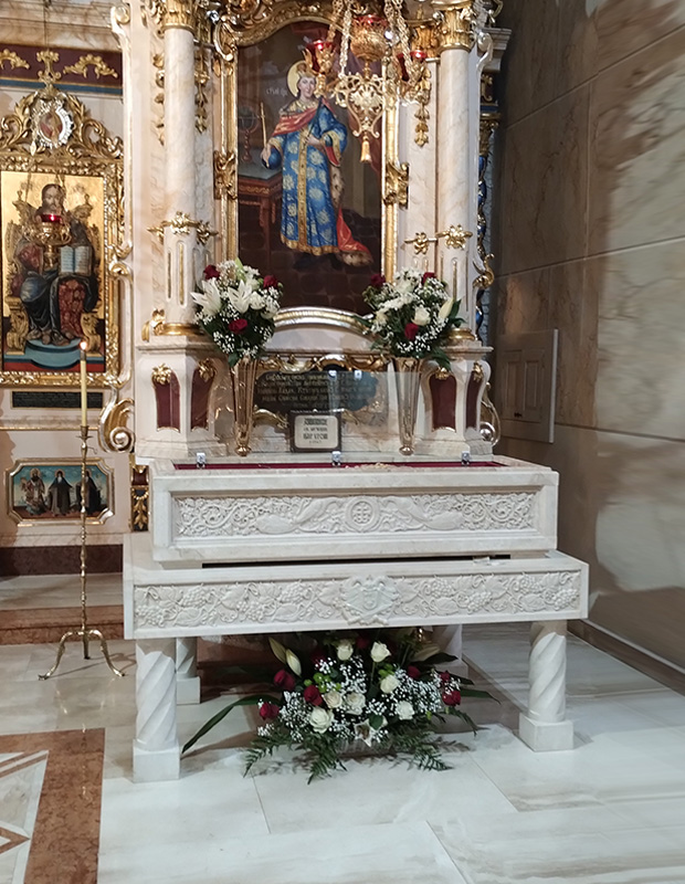 Камени кивот