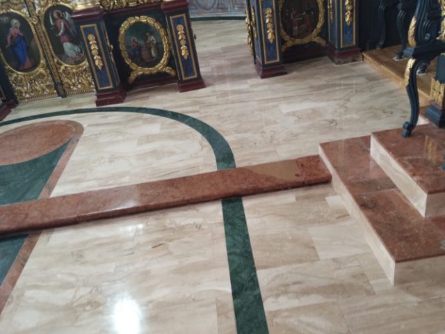 Црква-Вазнесења-Господњег-Јаково-камени-под-2