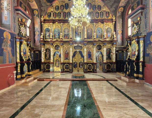 Црква-Вазнесења-Господњег-Јаково-камени-под-5