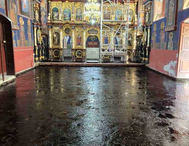 Црква-Вазнесења-Господњег-Јаково-камени-под-6