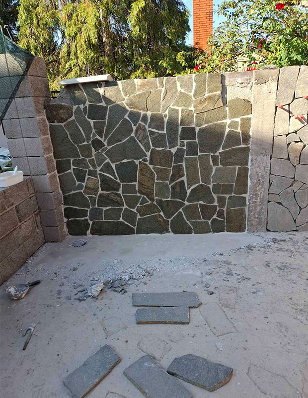 Екстеријер облагање зидова ломљеним каменом