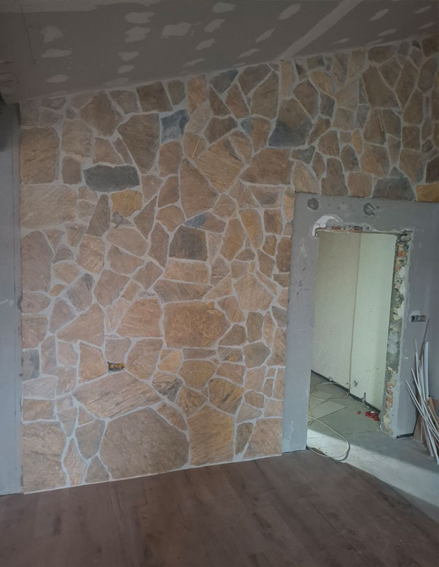 Ентријер облагање зидова ломљеним каменом