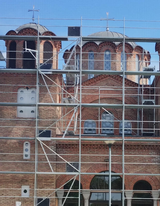 Спољни камени радови - Лучна прозорска окна на цркви 4