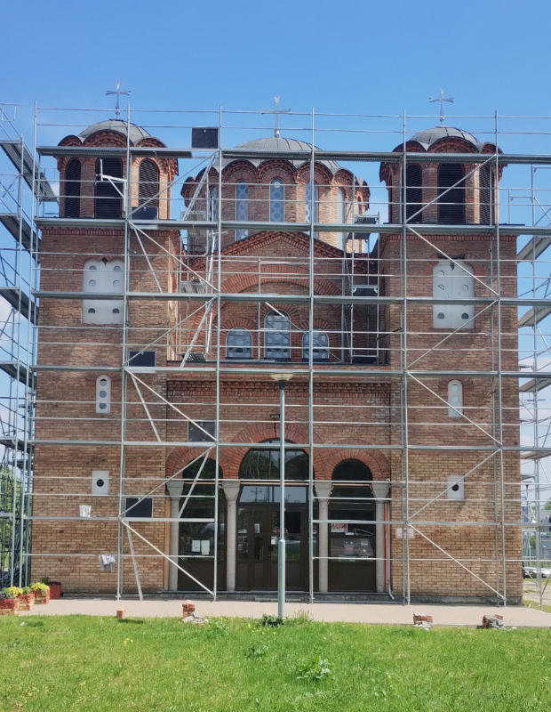 Спољни камени радови - Лучна прозорска окна на цркви