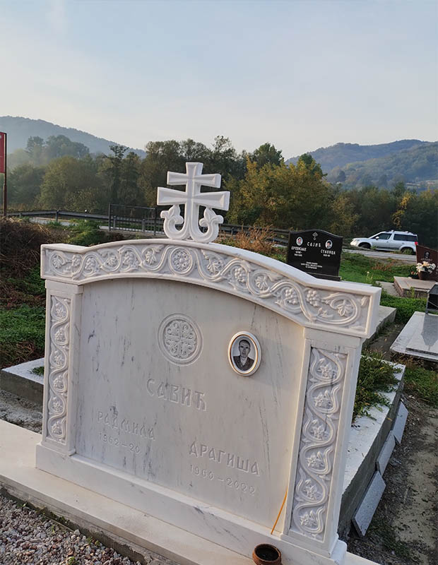 Надгробни-камени-крстови-Студенички крст