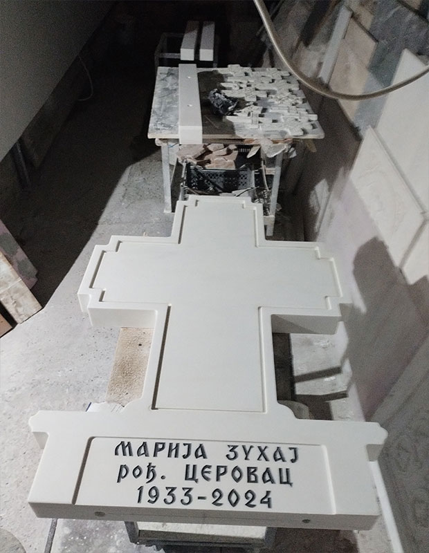 Надгробни-камени-крстови-2