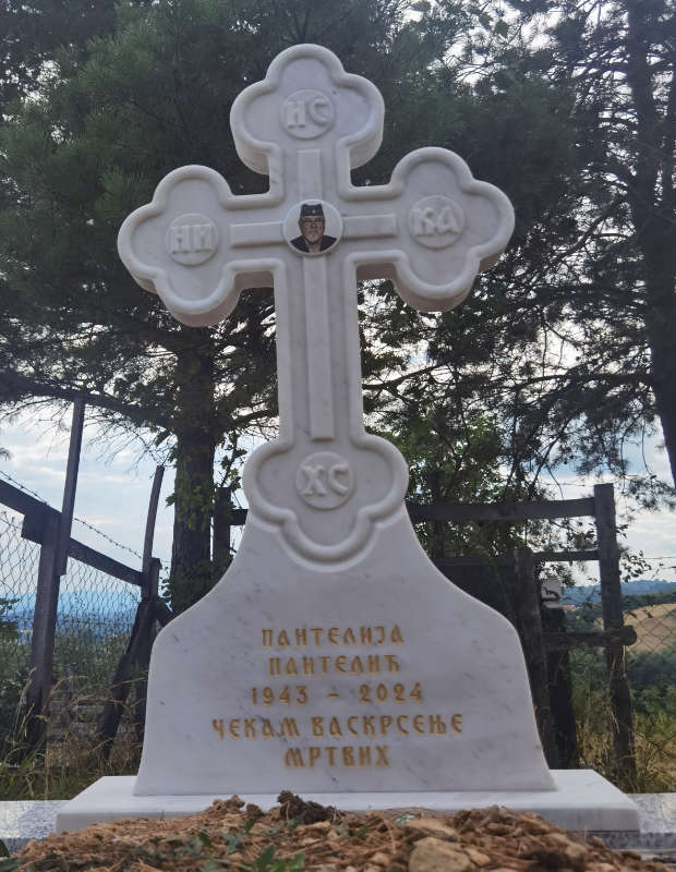 Надгробни-камени-крстови-10 каменорезац