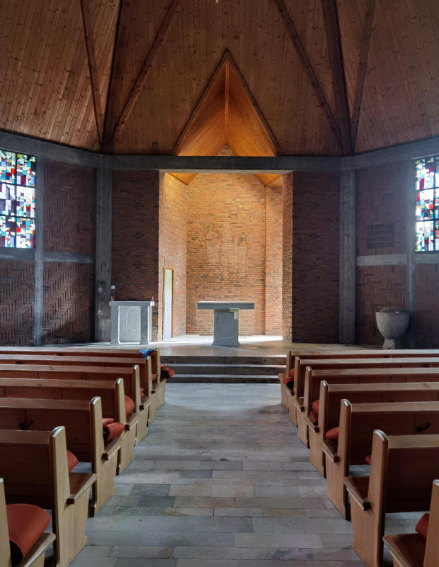 Свети Престо поглед са улаза у цркву Светог Апостола Томе Немачка