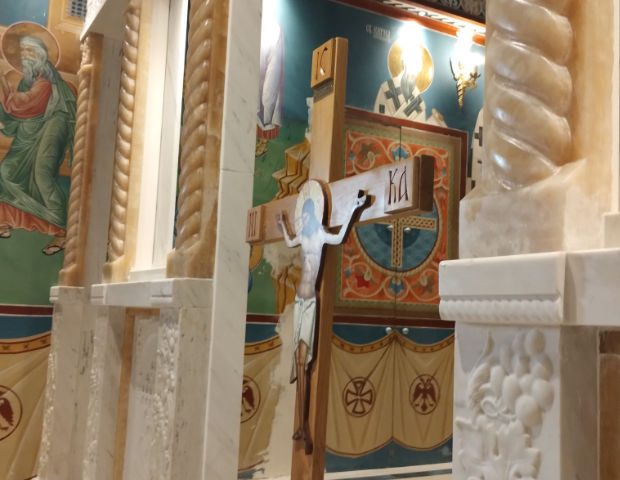 Детаљ каменог иконостаса и камене пластике параклиса Светог Васкрсења Христовог Централни затвор